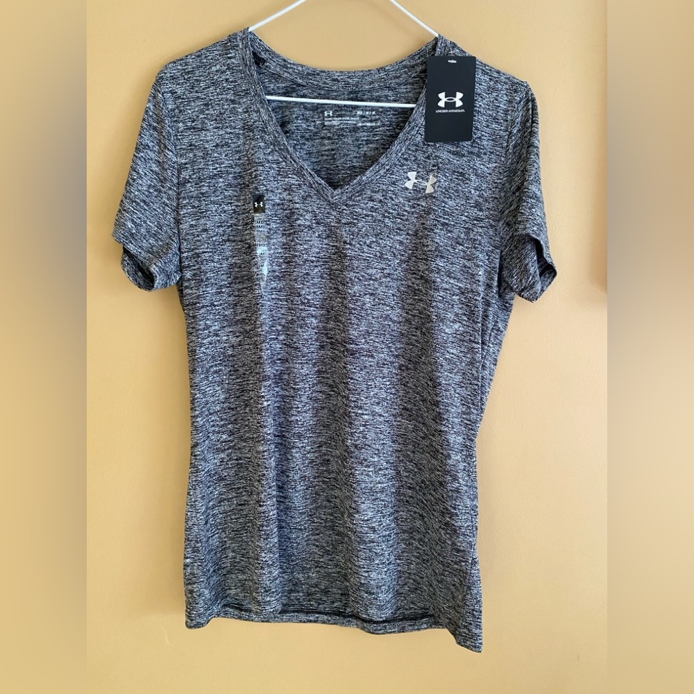 NEW Women’s under Armour shirt! Black & white Size- Medium